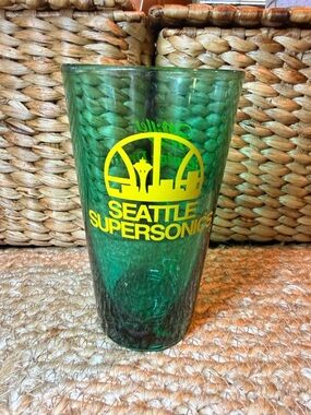 NBA Seattle Supersonics Vintage Green Pub Glass with Yellow Logo